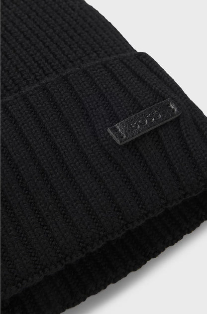 BEANIE HAT IN VIRGIN WOOL WITH LOGO PLAQUE