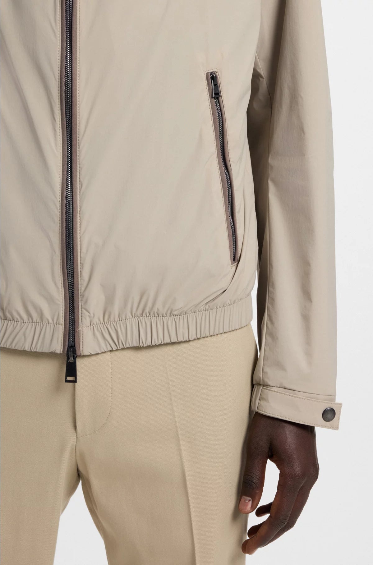 WATER-REPELLENT WINDBREAKER WITH PACKABLE HOOD
