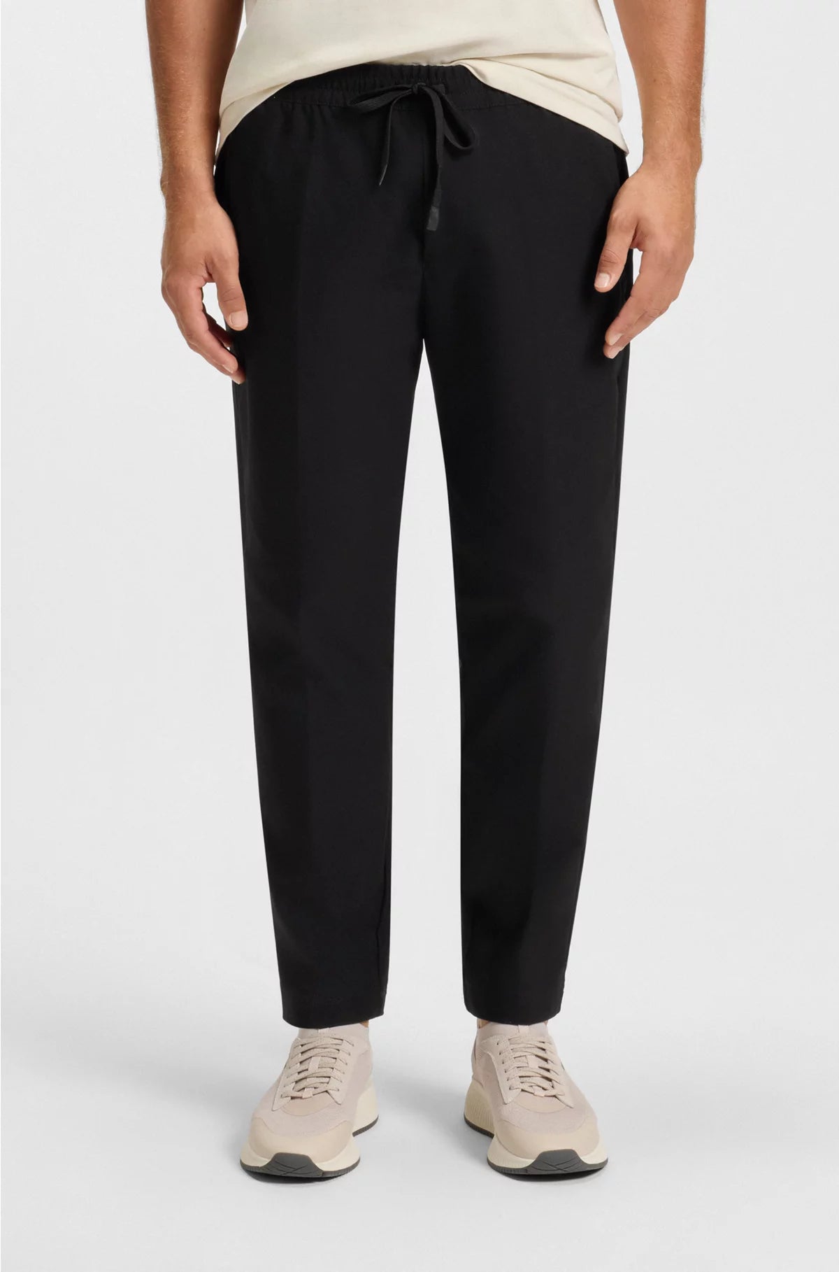WATER-REPELLENT TROUSERS IN LIGHTWEIGHT EASY-IRON FABRIC