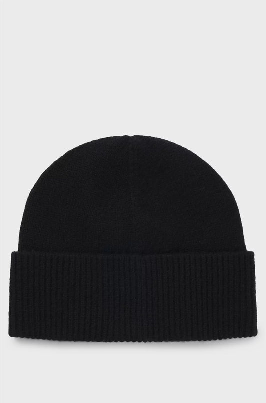 CASHMERE BEANIE HAT WITH LOGO PLAQUE