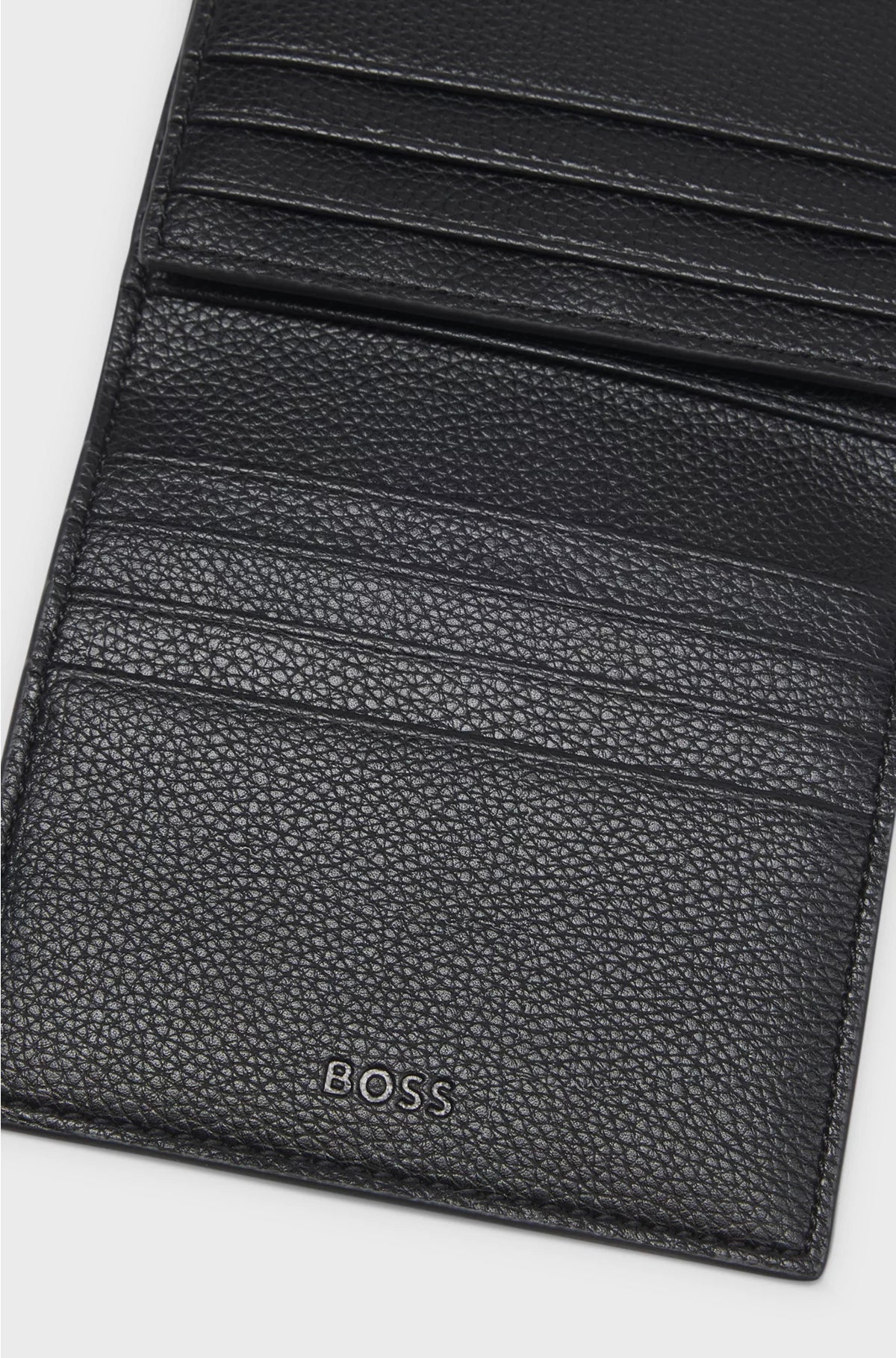 TRIFOLD CARD HOLDER IN GRAINED FAUX LEATHER