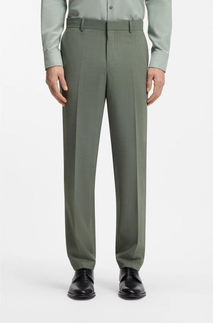 EASY-CARE SUIT IN STRETCH CLOTH WITH WOOL