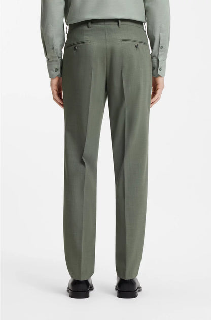 EASY-CARE SUIT IN STRETCH CLOTH WITH WOOL