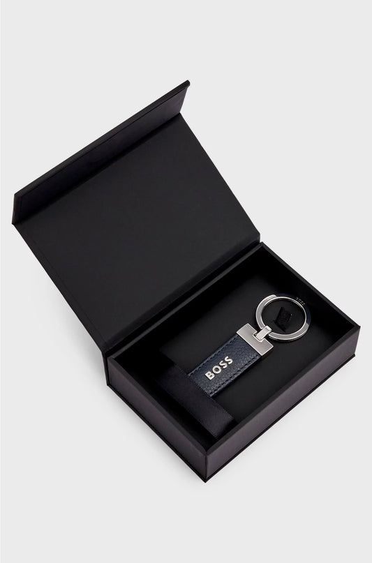 LOGO KEY RING IN NAVY GRAINED LEATHER AND BRASS